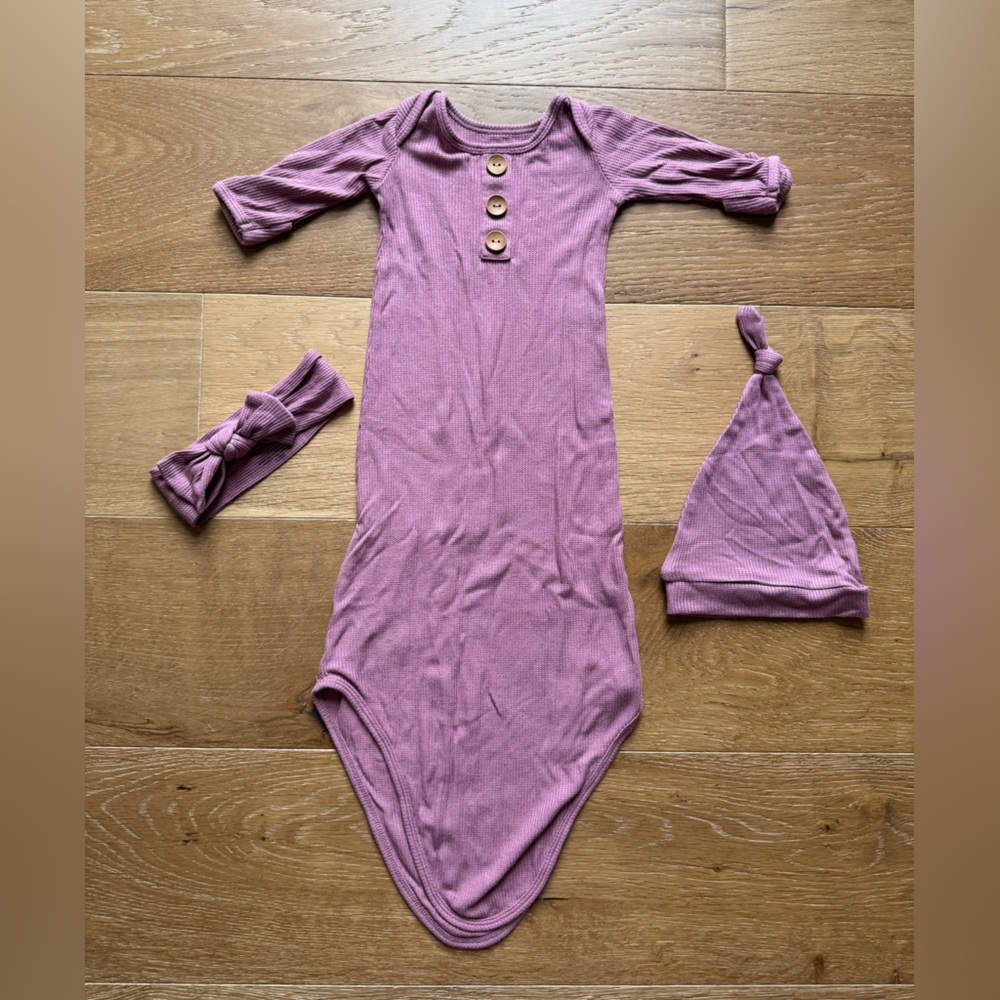 SOLD—Caden Lane Bamboo Waffle Knot Gown & Hat Set